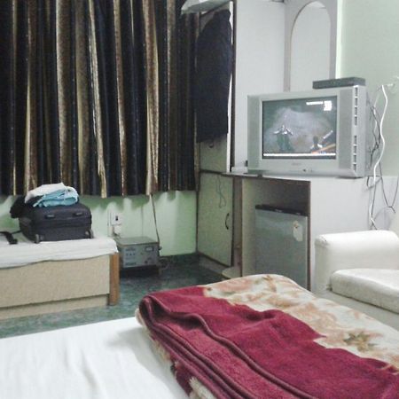 Hotel Woodland Deluxe New Delhi Extérieur photo