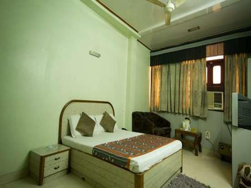 Hotel Woodland Deluxe New Delhi Chambre photo