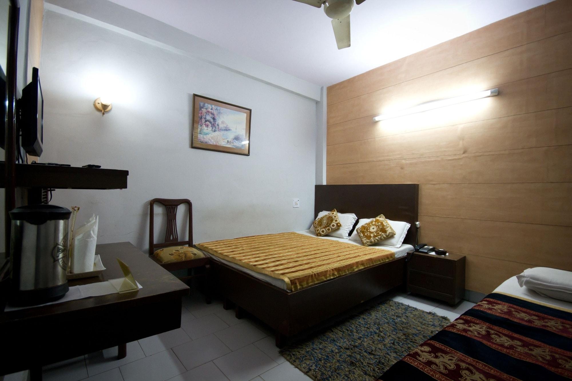 Hotel Woodland Deluxe New Delhi Extérieur photo