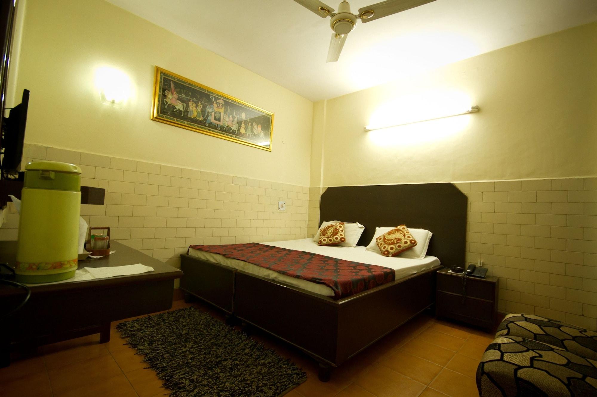 Hotel Woodland Deluxe New Delhi Extérieur photo