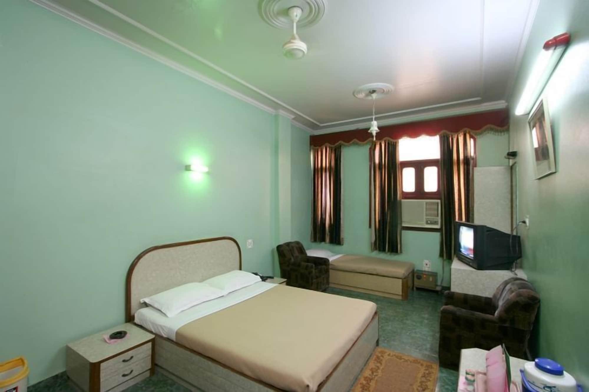 Hotel Woodland Deluxe New Delhi Extérieur photo