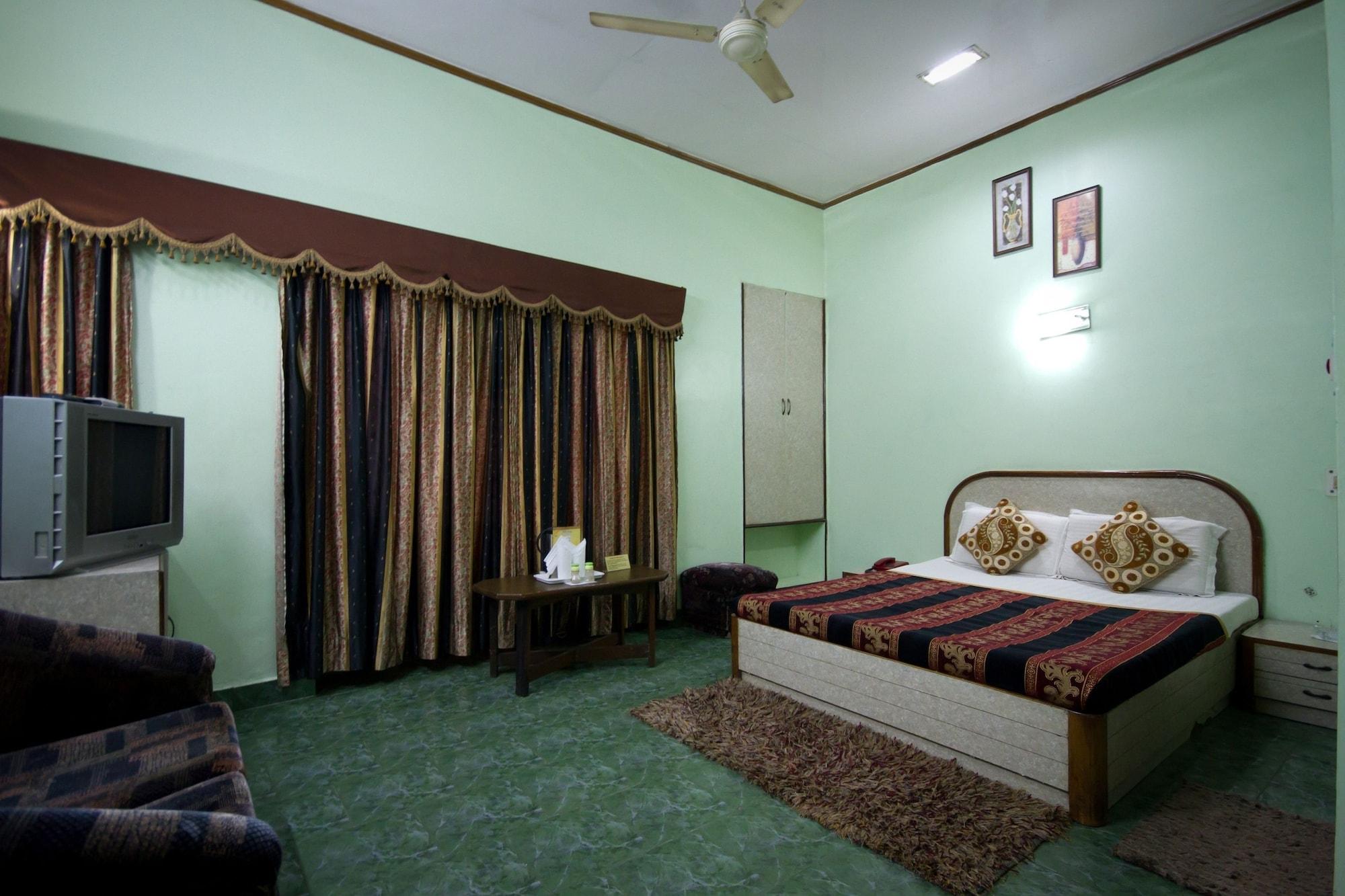 Hotel Woodland Deluxe New Delhi Extérieur photo