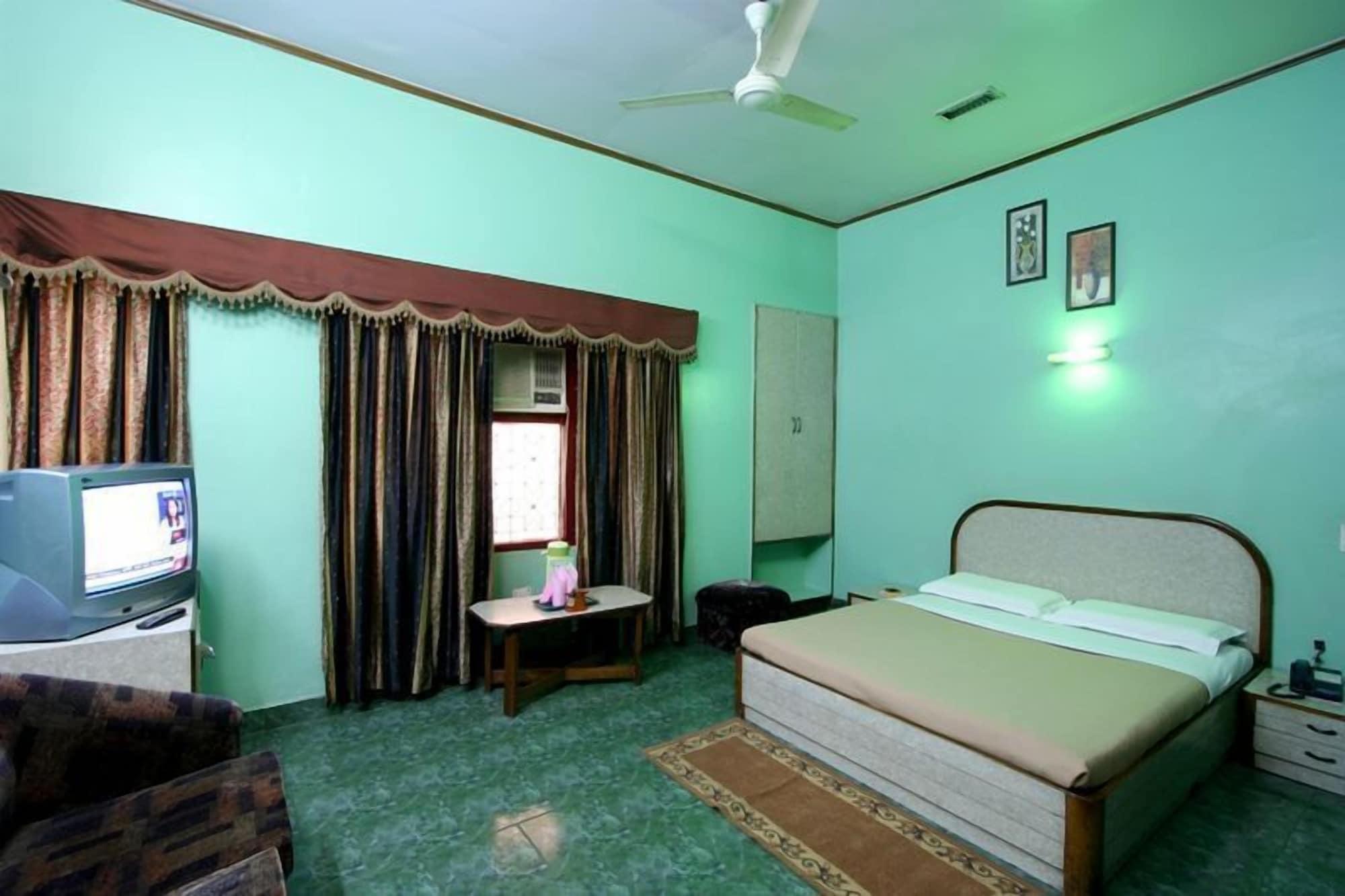 Hotel Woodland Deluxe New Delhi Extérieur photo