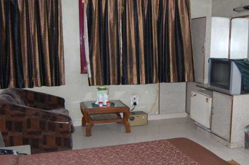 Hotel Woodland Deluxe New Delhi Extérieur photo