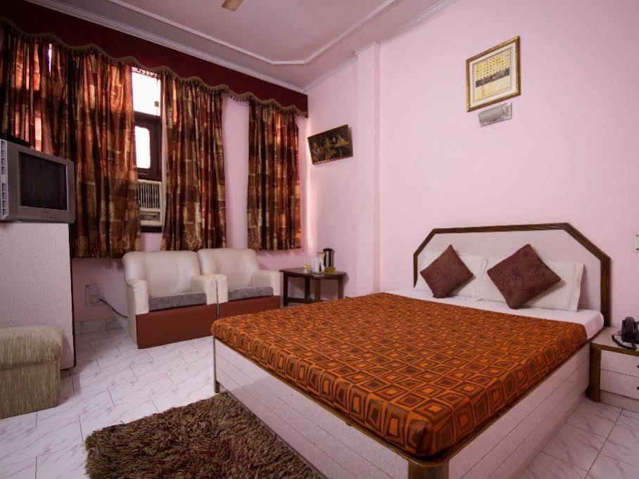 Hotel Woodland Deluxe New Delhi Extérieur photo
