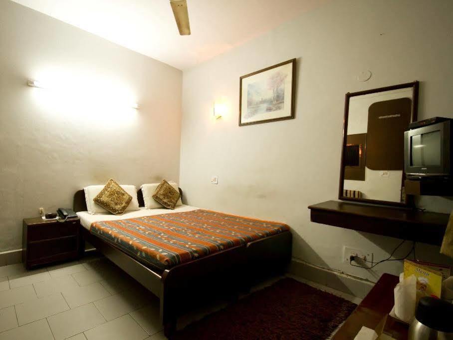 Hotel Woodland Deluxe New Delhi Extérieur photo