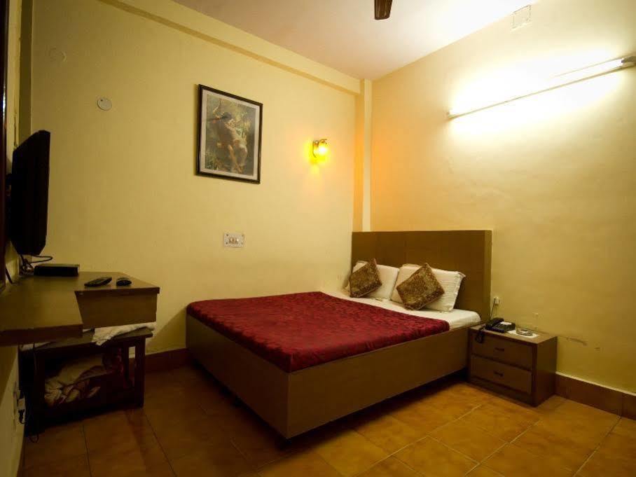 Hotel Woodland Deluxe New Delhi Extérieur photo