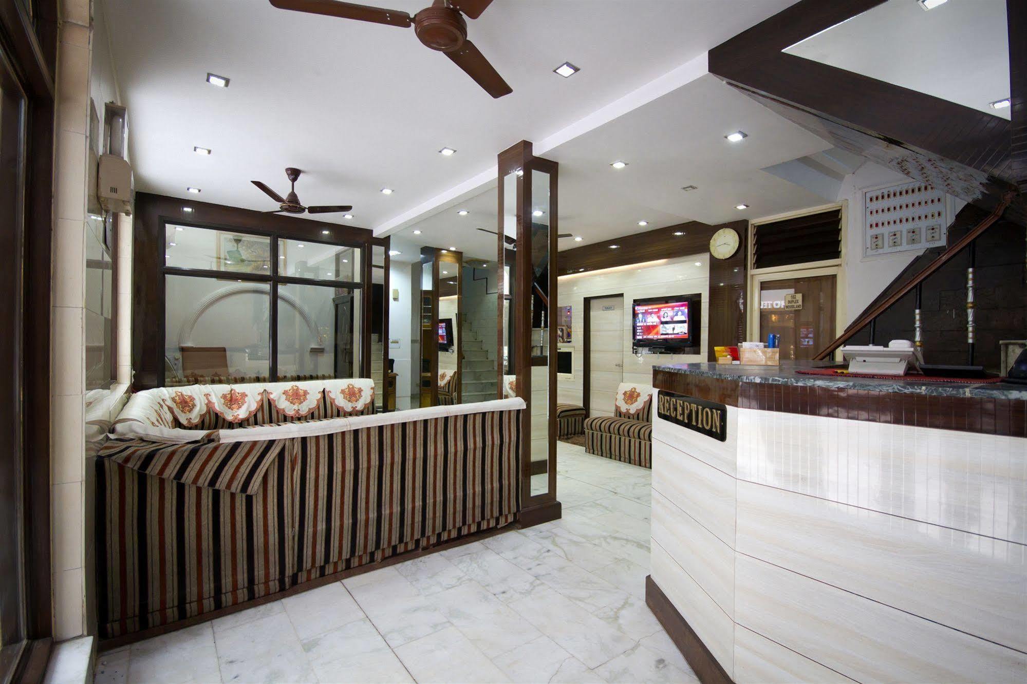 Hotel Woodland Deluxe New Delhi Extérieur photo