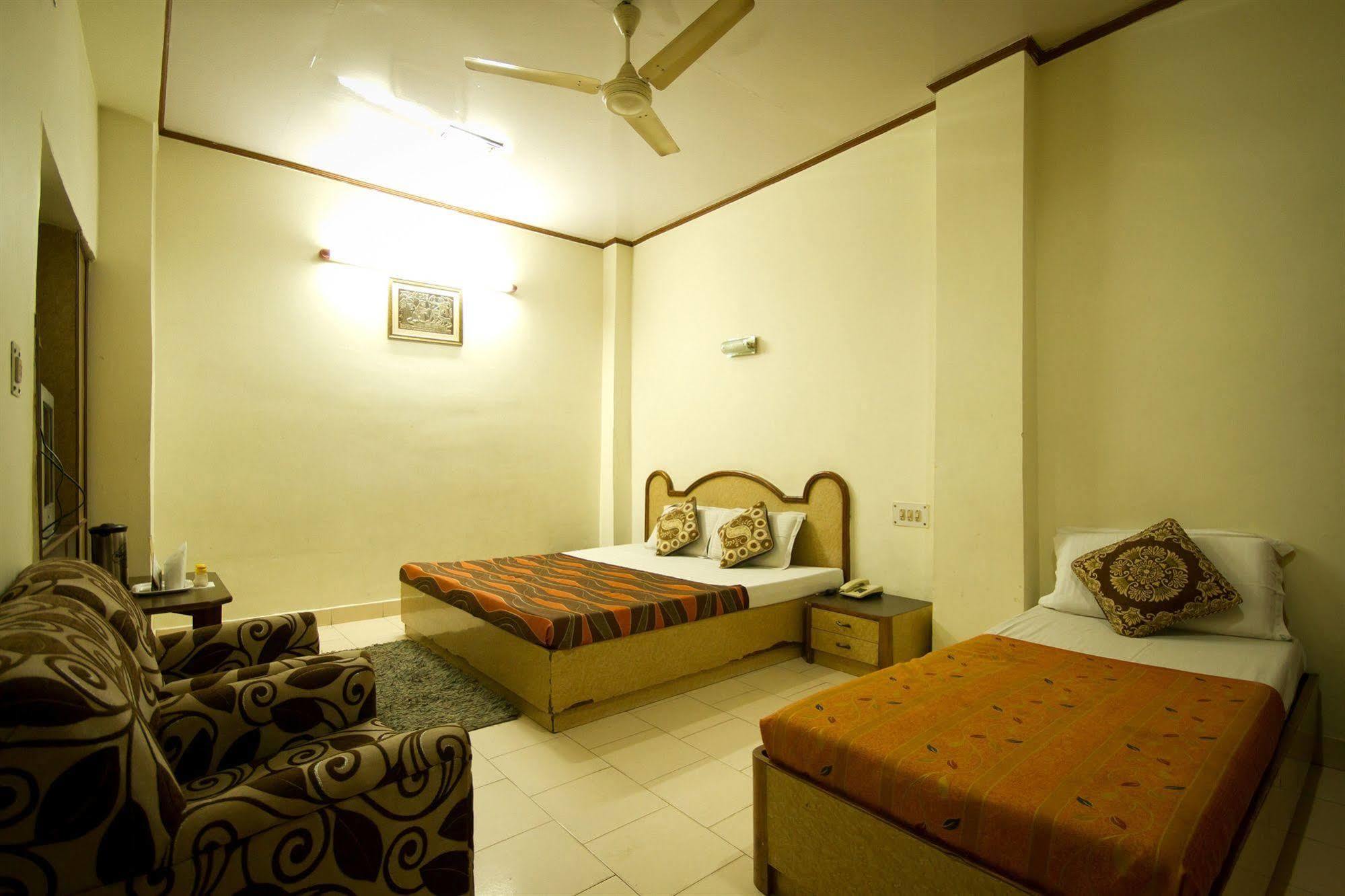 Hotel Woodland Deluxe New Delhi Extérieur photo